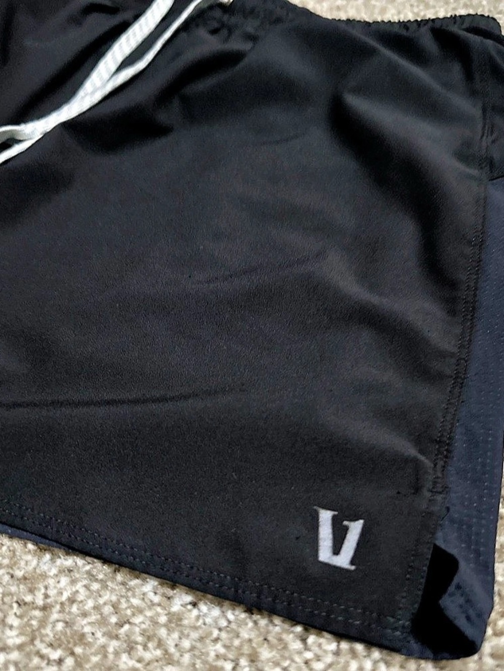 Vuori Kore Short Athletic Shorts in Black & Blue